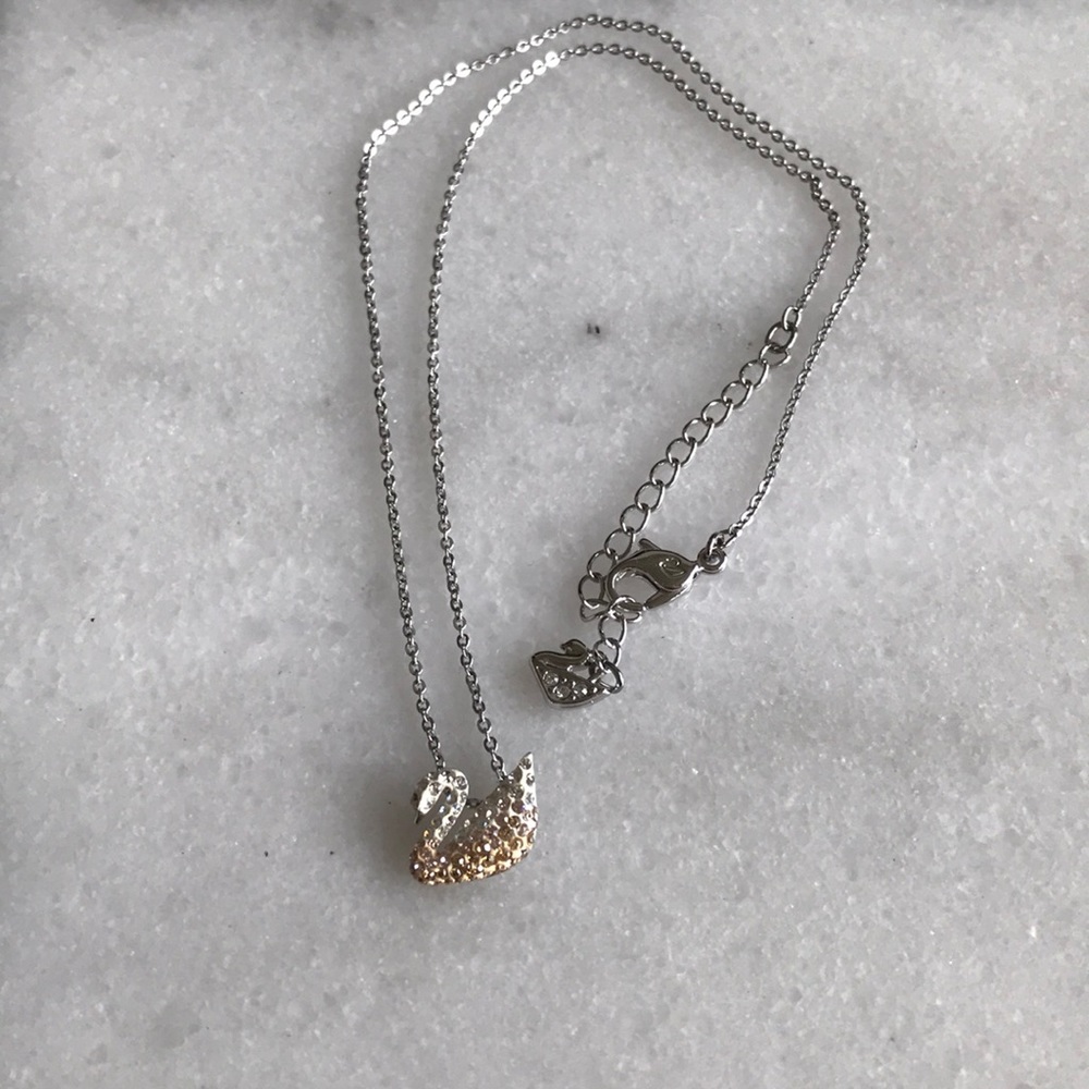 SWAROVSKI ICONIC SWAN PENDANT BRAND NEW
